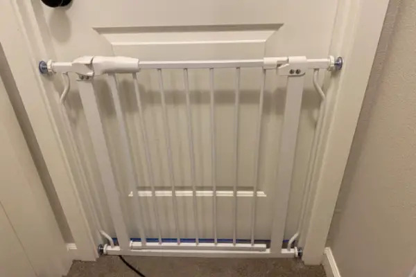 BalanceFrom Easy Walk-Thru Safety Gate for Doorways and Stairways